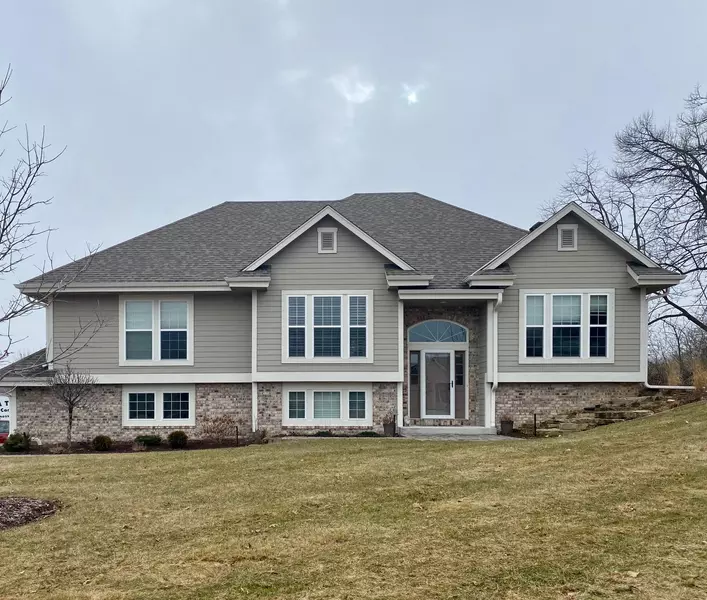 N23W23839 Talon Ct, Pewaukee, WI 53188