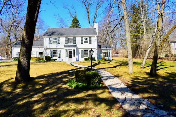 8254 N Gray Log Ln, Fox Point, WI 53217