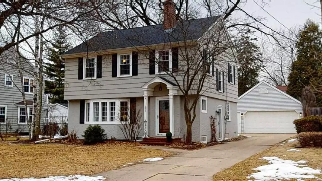 255 River Dr, Appleton, WI 54919