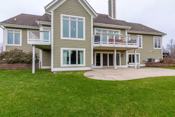 Pewaukee, WI 53072,W243N2709 Creekside Ct