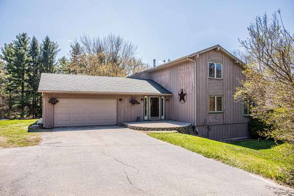 W7649 Hackett Rd, Whitewater, WI 53190