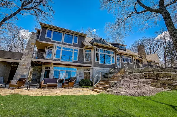 4675 N Pine Meadows Ln, Chenequa, WI 53029