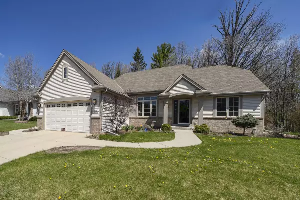 N174W20292 Creekside Dr, Jackson, WI 53037