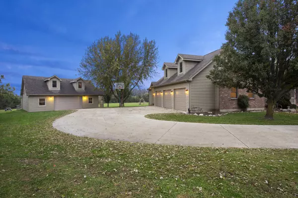 Lyons, WI 53105,5046 Briar Ridge Ct