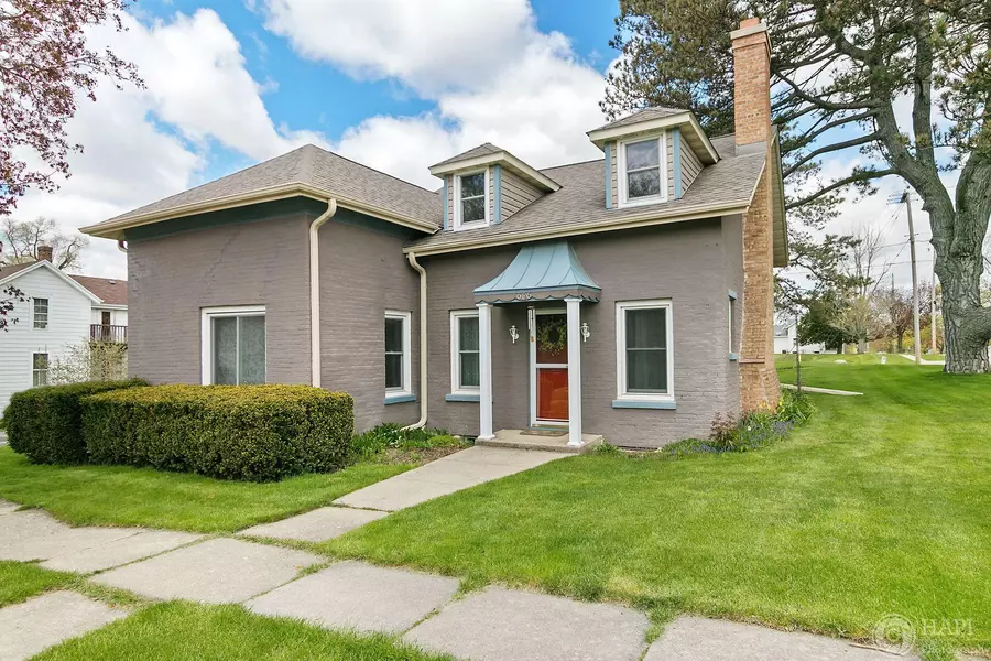 606 Park St, Genoa City, WI 53128