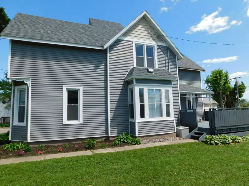 301 Broadway St, Cashton, WI 54619