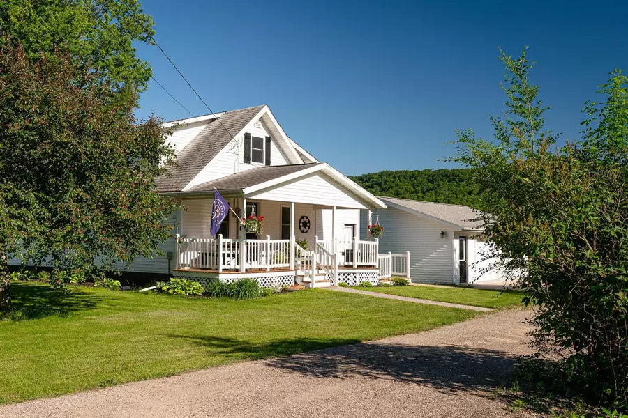 313 E Main St, La Farge, WI 54639