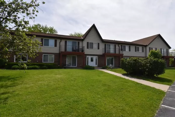 10620 N Ivy Ct Unit 28, Mequon, WI 53092