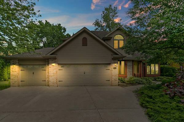 909 97th St, Pleasant Prairie, WI 53158