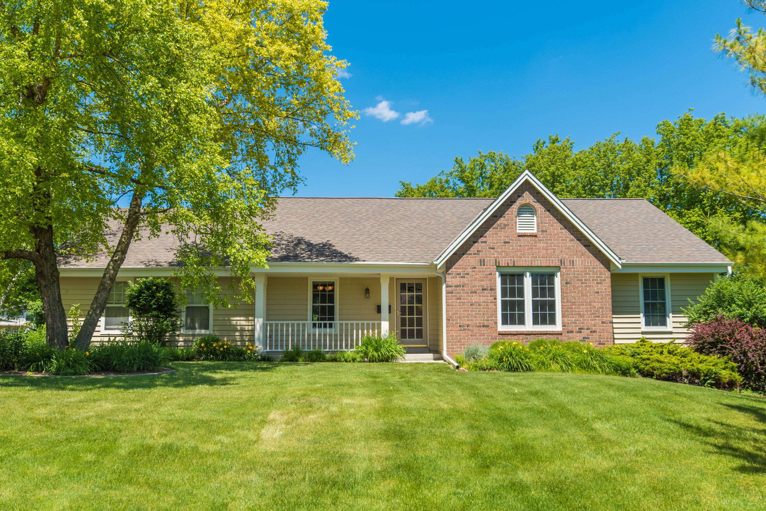 13820 W Paddock Pkwy, New Berlin, WI 53151