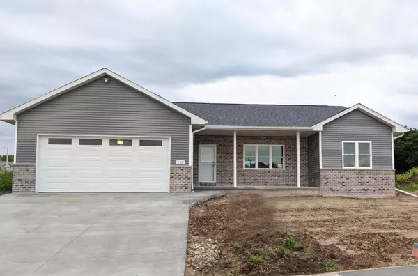 735 Glacial Ln, Kewaskum, WI 53040
