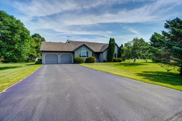 N4250 Country Club Dr, Decatur, WI 53520