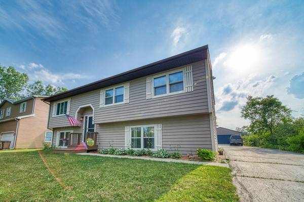 10534 3rd Ave, Pleasant Prairie, WI 53158