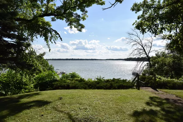 1620 Grandview Ct, Dover, WI 53139