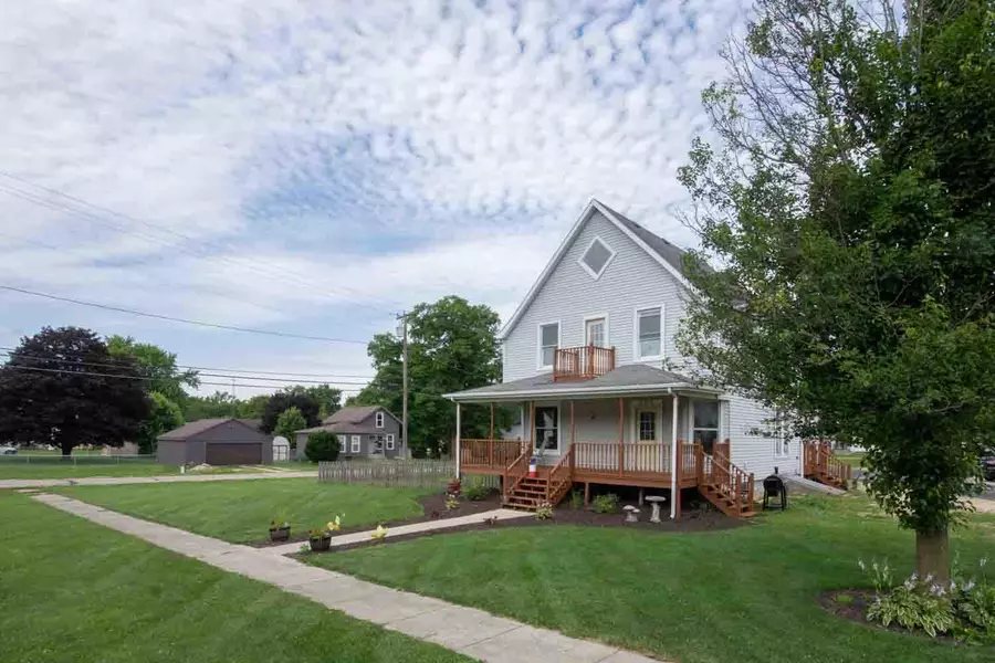 290 Rice St, Sharon, WI 53585