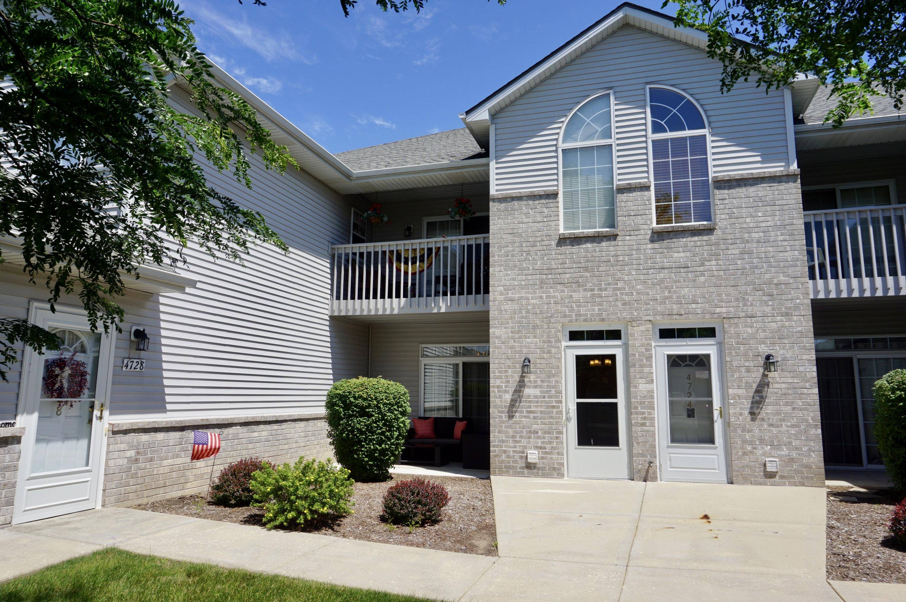 4726 W Maple Leaf Cir, Greenfield, WI 53220