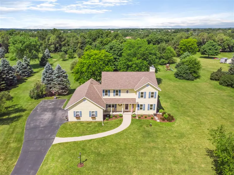 W339S9363 Valley View Dr, Mukwonago, WI 53149