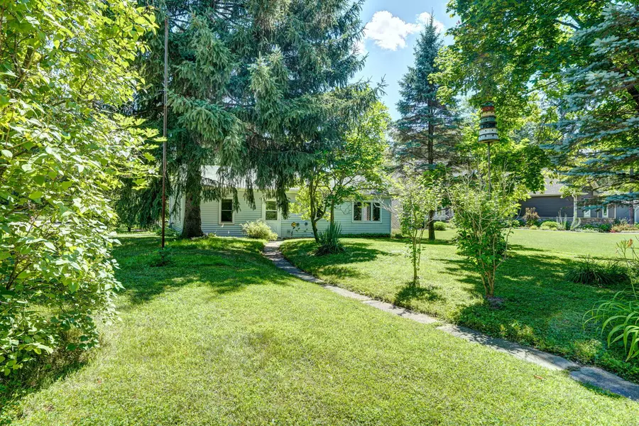 W377S3512 Lake Dr, Ottawa, WI 53118