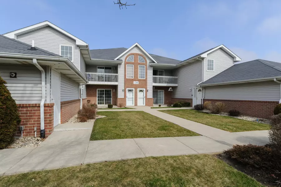 1290 Village Centre Dr Unit 8, Somers, WI 53144