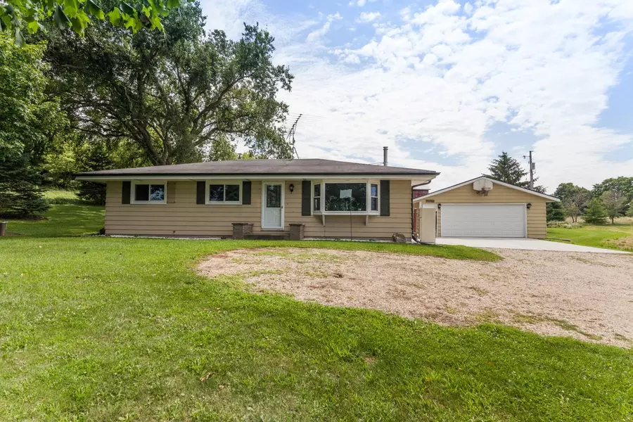 W2874 Sunset Dr, Ashford, WI 53010