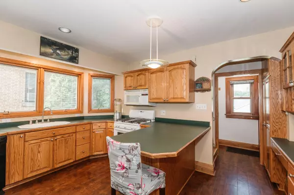 1455 S 89th St, West Allis, WI 53214