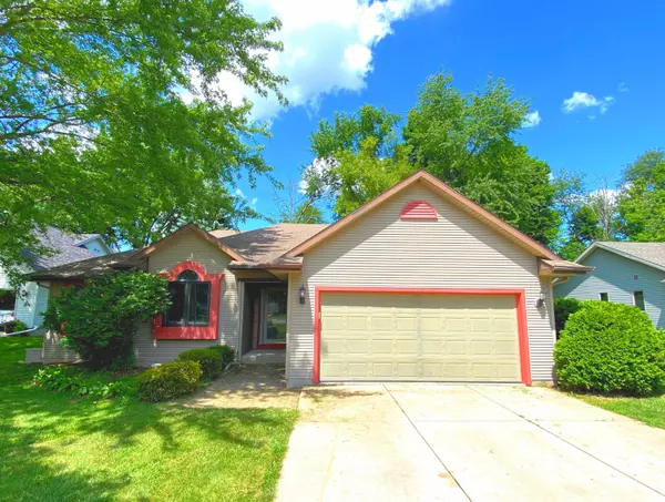 425 Oakwood Ln, Lake Geneva, WI 53147