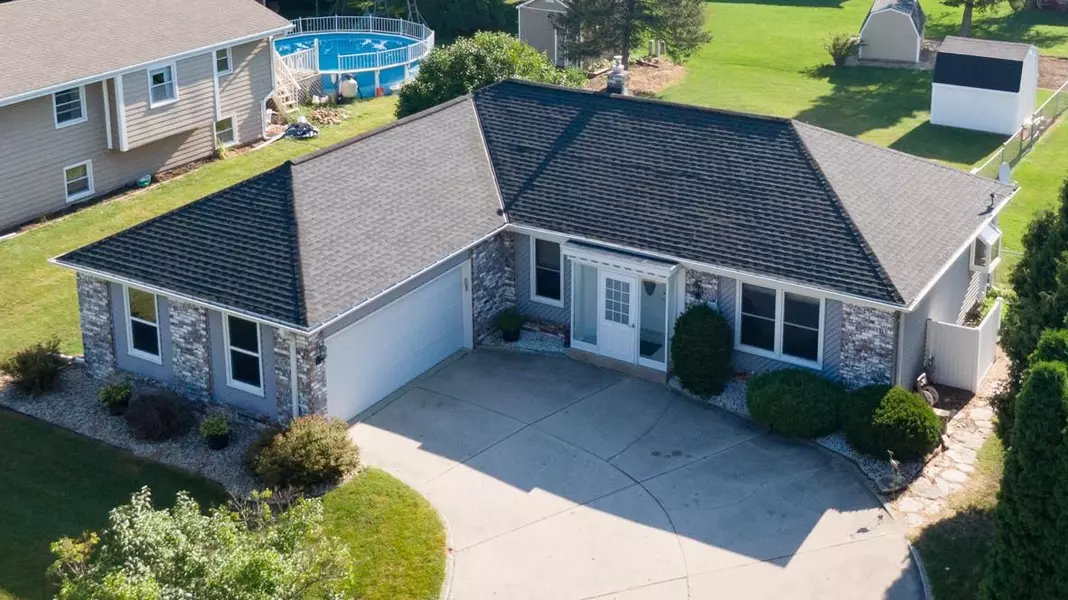 1218 Western Trl, Mukwonago, WI 53149