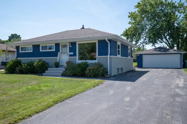 927 3rd Ave, Grafton, WI 53024