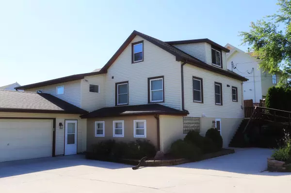 1323 S Wisconsin Dr, Howards Grove, WI 53083