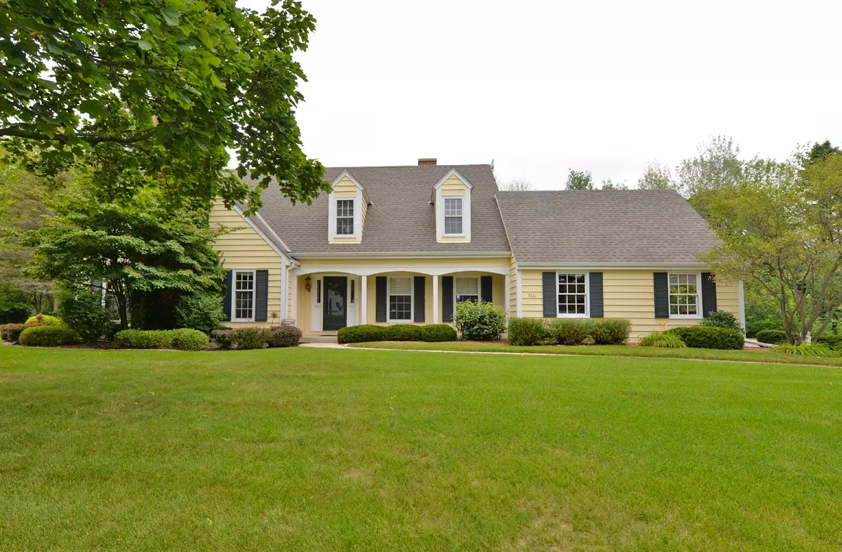 Mequon, WI 53092,9731 N Valley Hill Dr