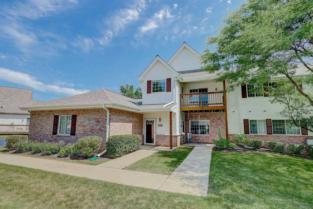 15028 W Arrowhead Ln, New Berlin, WI 53151