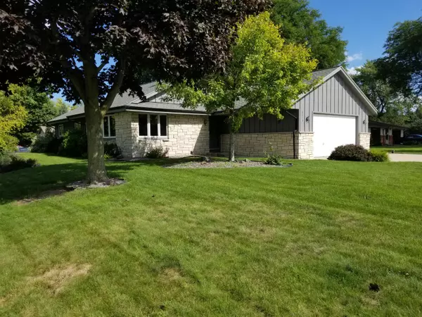 8110 S 34th St, Franklin, WI 53132
