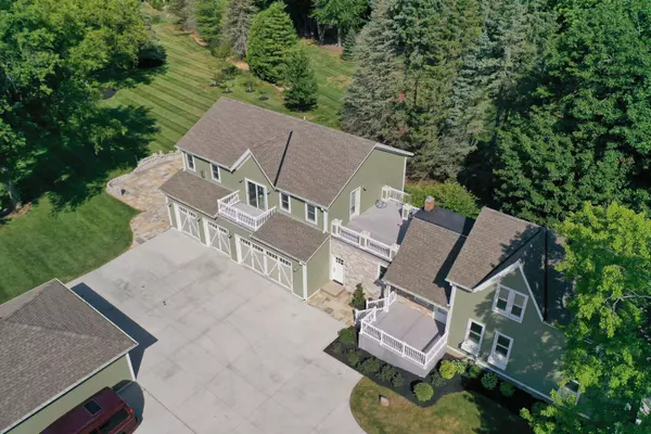 10923 N Cedarburg Rd, Mequon, WI 53092