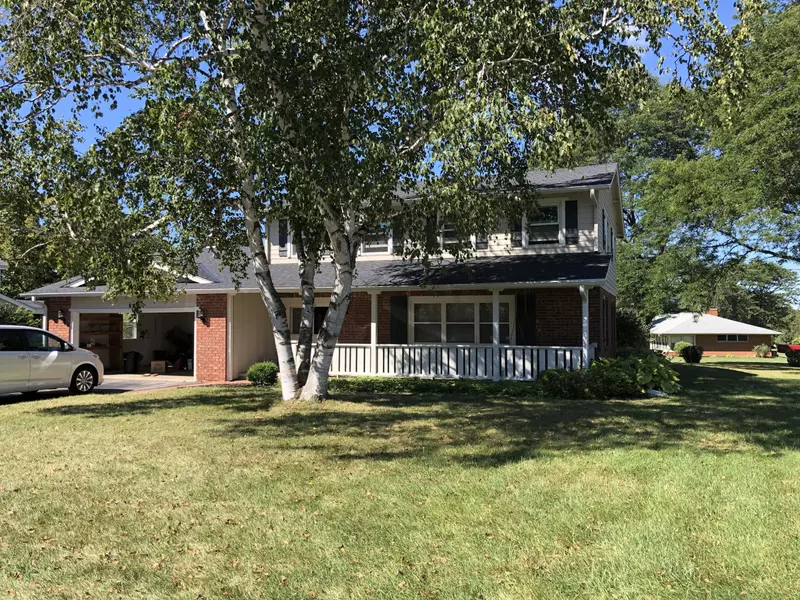 525 Park Crest Dr, Thiensville, WI 53092