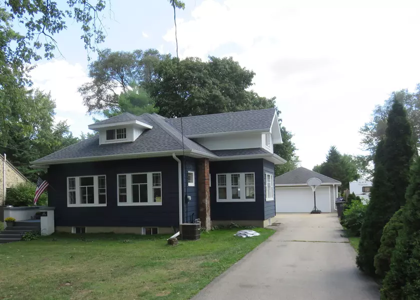 305 E Eagle St, Eagle, WI 53119