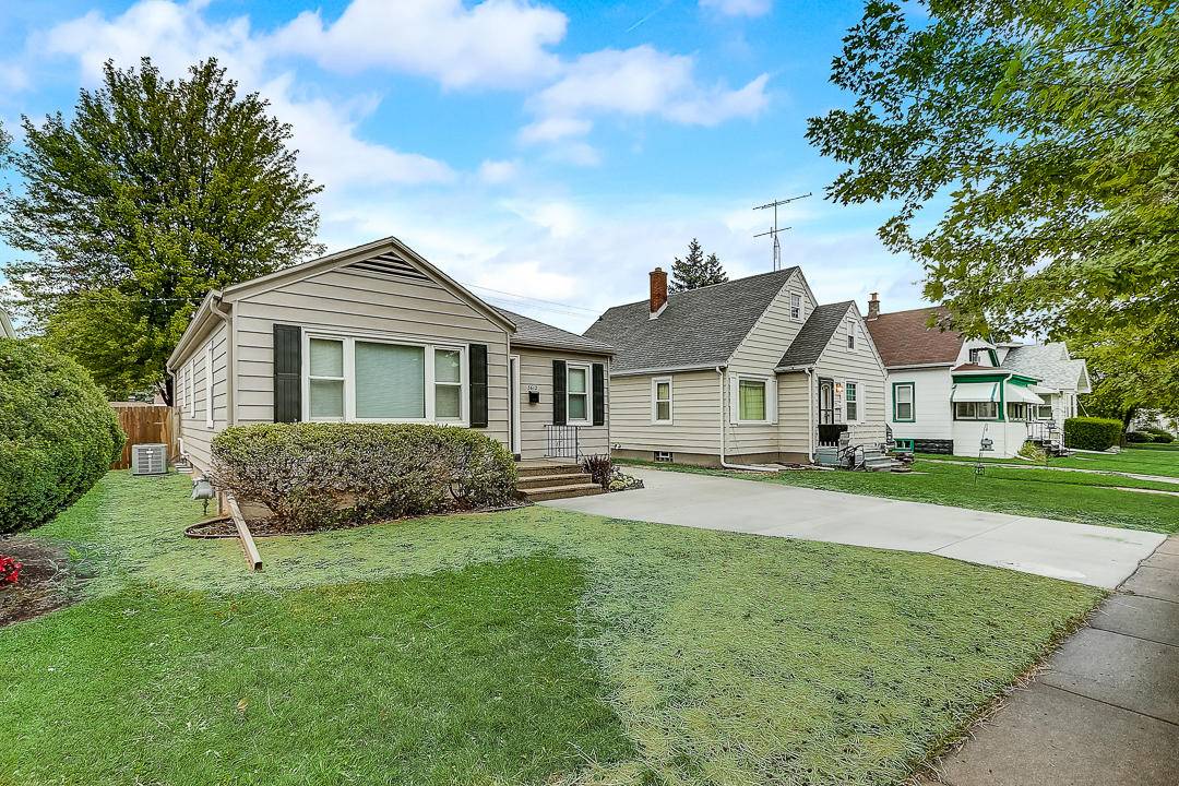 3612 75th St, Kenosha, WI 53142
