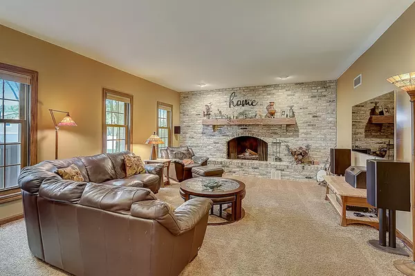 Oconomowoc, WI 53066,902 Tanglewood Ct