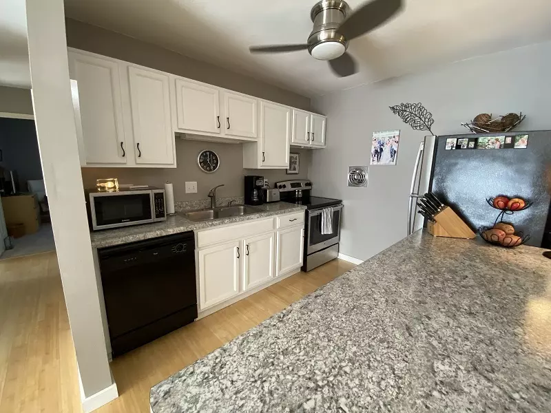 Thiensville, WI 53092,612 Laurel Lake Rd Unit 8