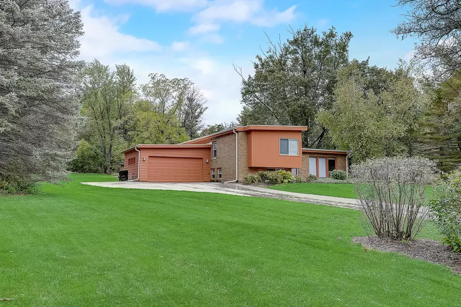 17465 Alvin Ln, Brookfield, WI 53045