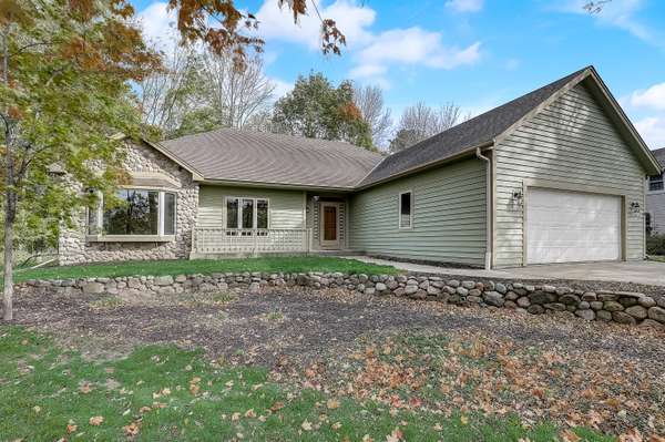 W226N7460 Woodland Creek Dr, Sussex, WI 53089