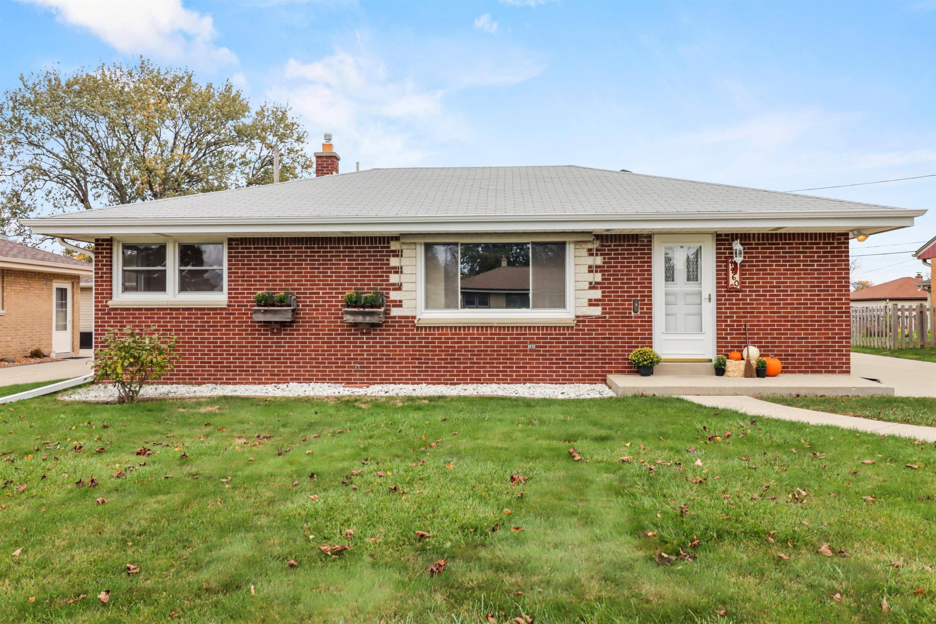 4460 S 65th St, Greenfield, WI 53220