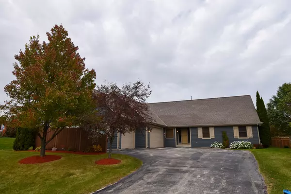 2320 E Cody Ct, Oak Creek, WI 53154