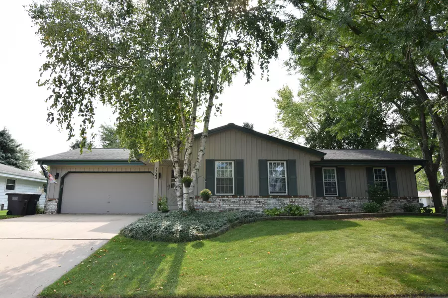 1133 Eastern Trl, Mukwonago, WI 53149