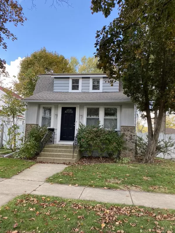 1123 Pleasant St, Lake Geneva, WI 53147