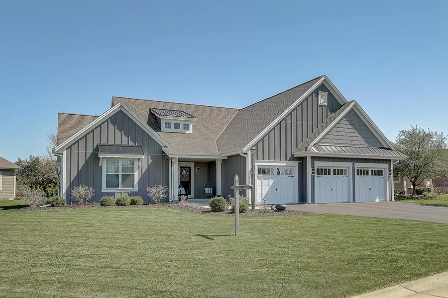 1805 River Lakes Rd S, Oconomowoc, WI 53066