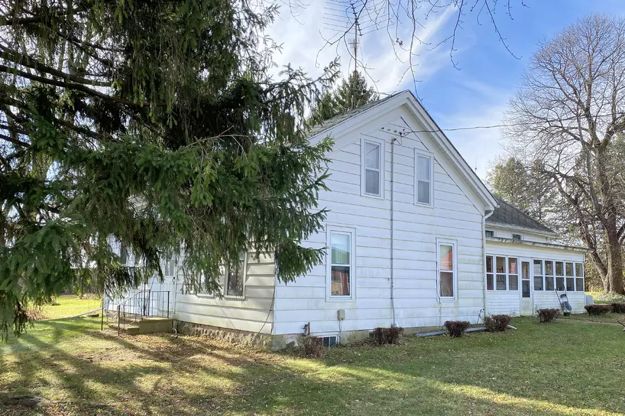 N7065 Old 26 Rd, Farmington, WI 53094