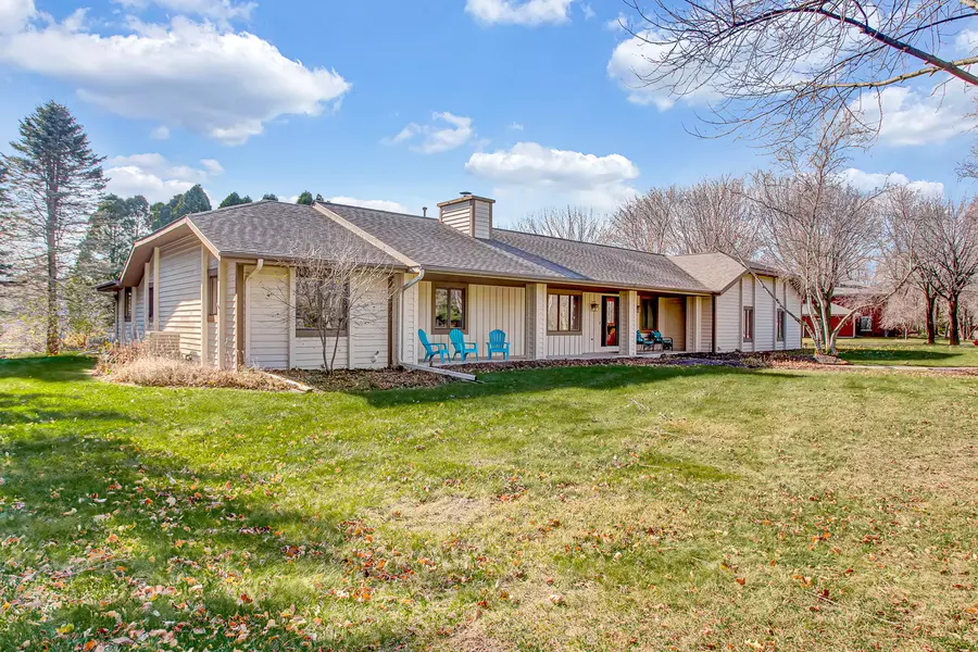 905 Bayberry Ln, Kohler, WI 53044