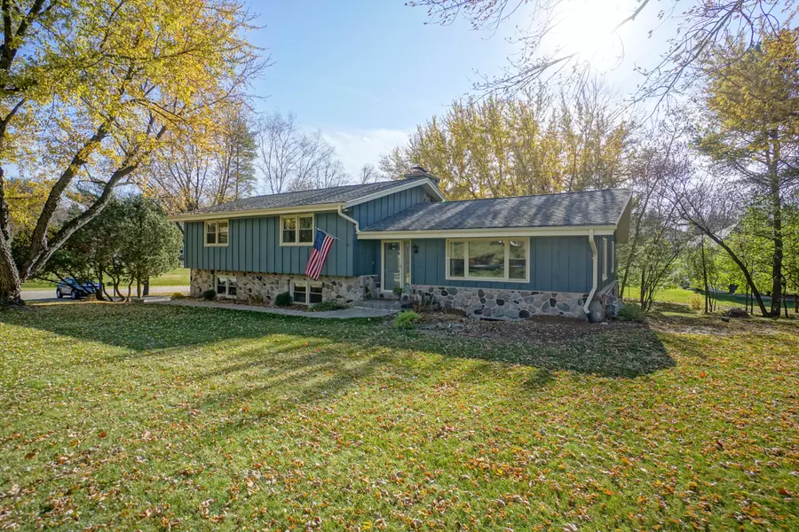 W335N5337 Wedgewood Dr, Merton, WI 53058