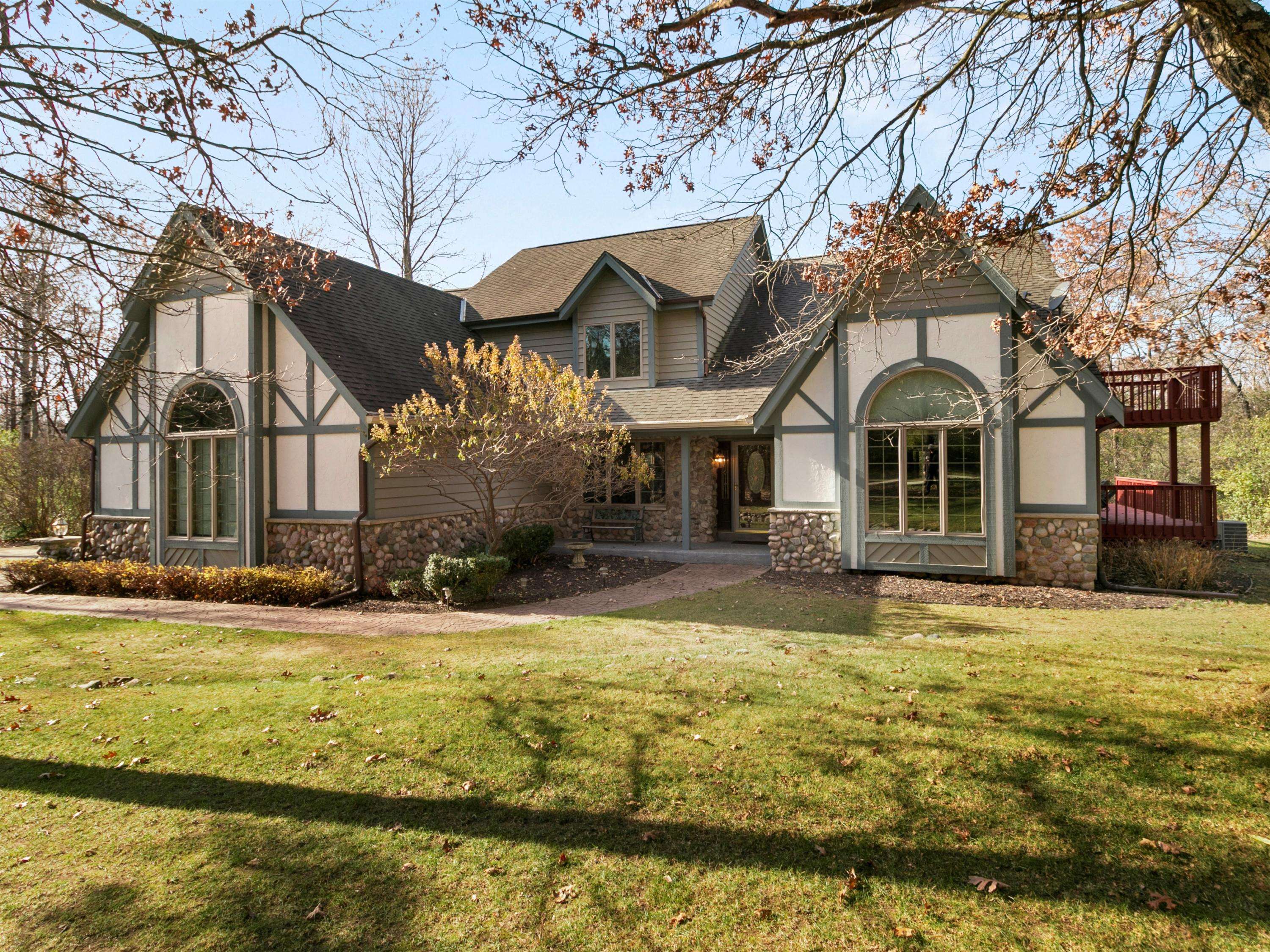 W328S1421 N Forest Hills Ct, Genesee, WI 53018