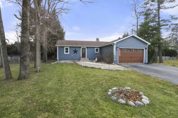 W1379 W Forest Rd, Bloomfield, WI 53147